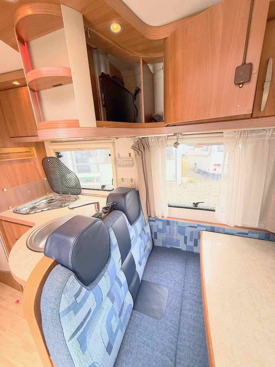 Camping-car profilé occasion, lit à la française, moins de 7 m, Eriba Emotion 653, à Roques proche de Toulouse (31)