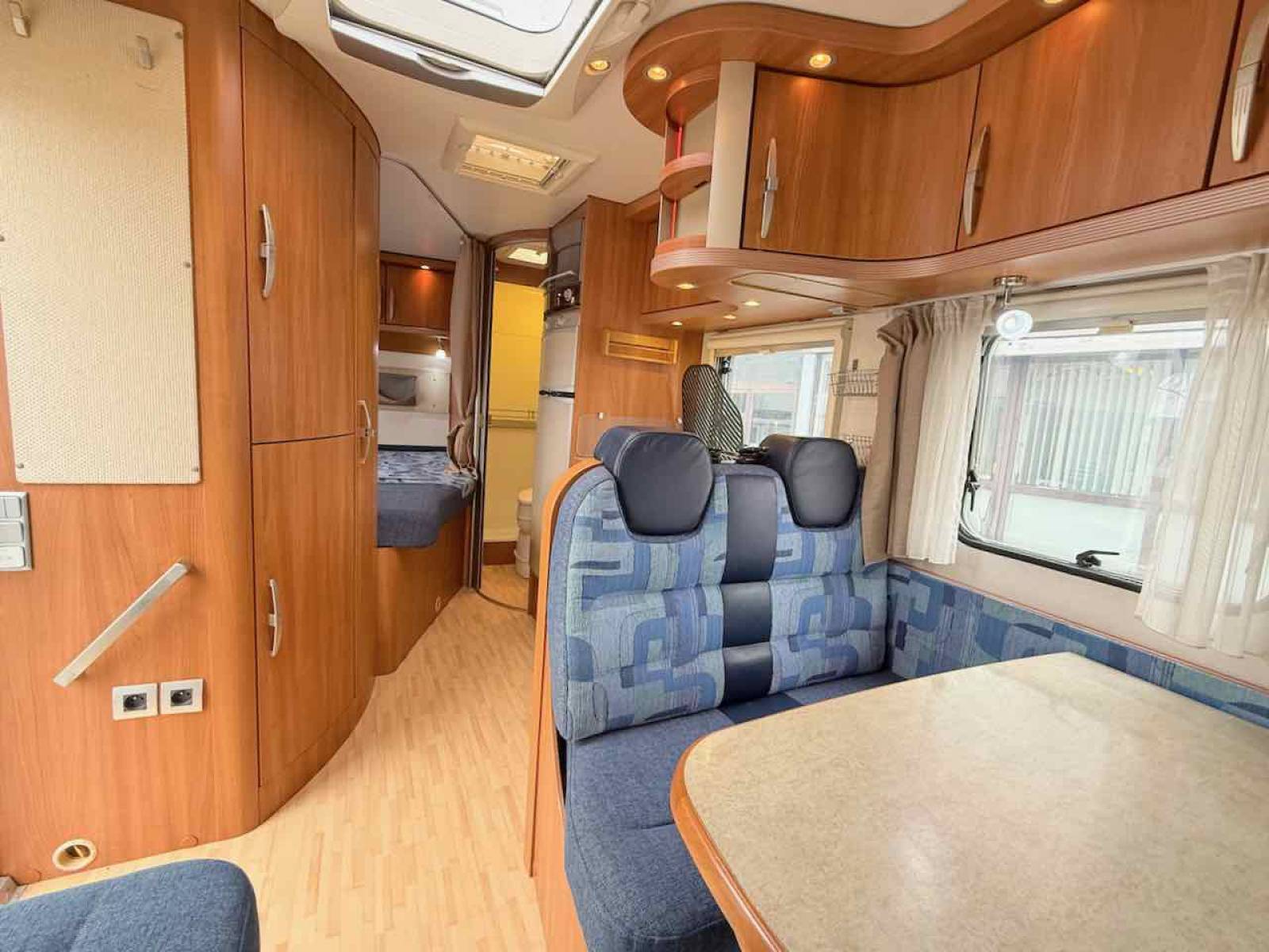 Achat Camping-car profilé occasion, lit à la française, moins de 7 m, Eriba Emotion 653, à Roques proche de Toulouse (31)