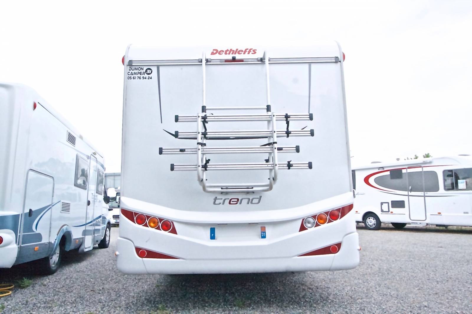 Camping-car profilé occasion, lit de milieu, récent, Dethleffs Trend T7057 DBL, à Roques proche de Toulouse (31)