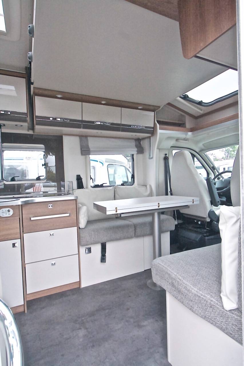 vend Camping-car profilé occasion, lit de milieu, récent, Dethleffs Trend T7057 DBL, à Roques proche de Toulouse (31)