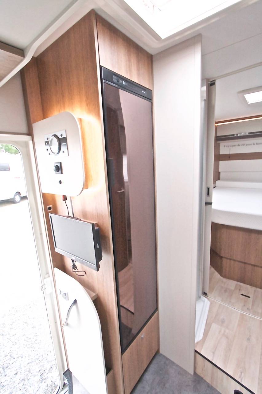 vend Camping-car profilé occasion, lit de milieu, récent, Dethleffs Trend T7057 DBL, à Roques proche de Toulouse (31)