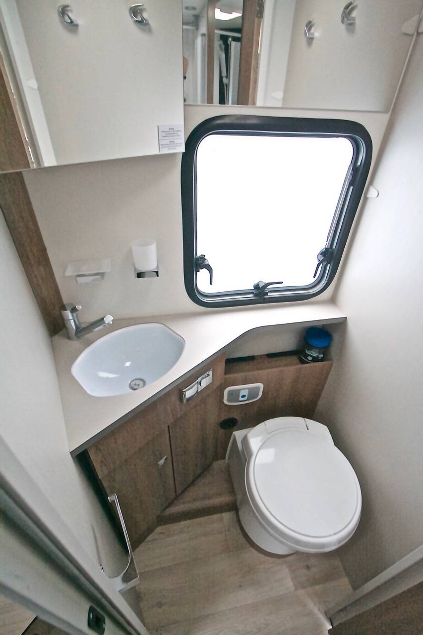 Achat Camping-car profilé occasion, lit de milieu, récent, Dethleffs Trend T7057 DBL, à Roques proche de Toulouse (31)Achat Camping-car profilé occasion, lit de milieu, récent, Dethleffs Trend T7057 DBL, à Roques proche de Toulouse (31)