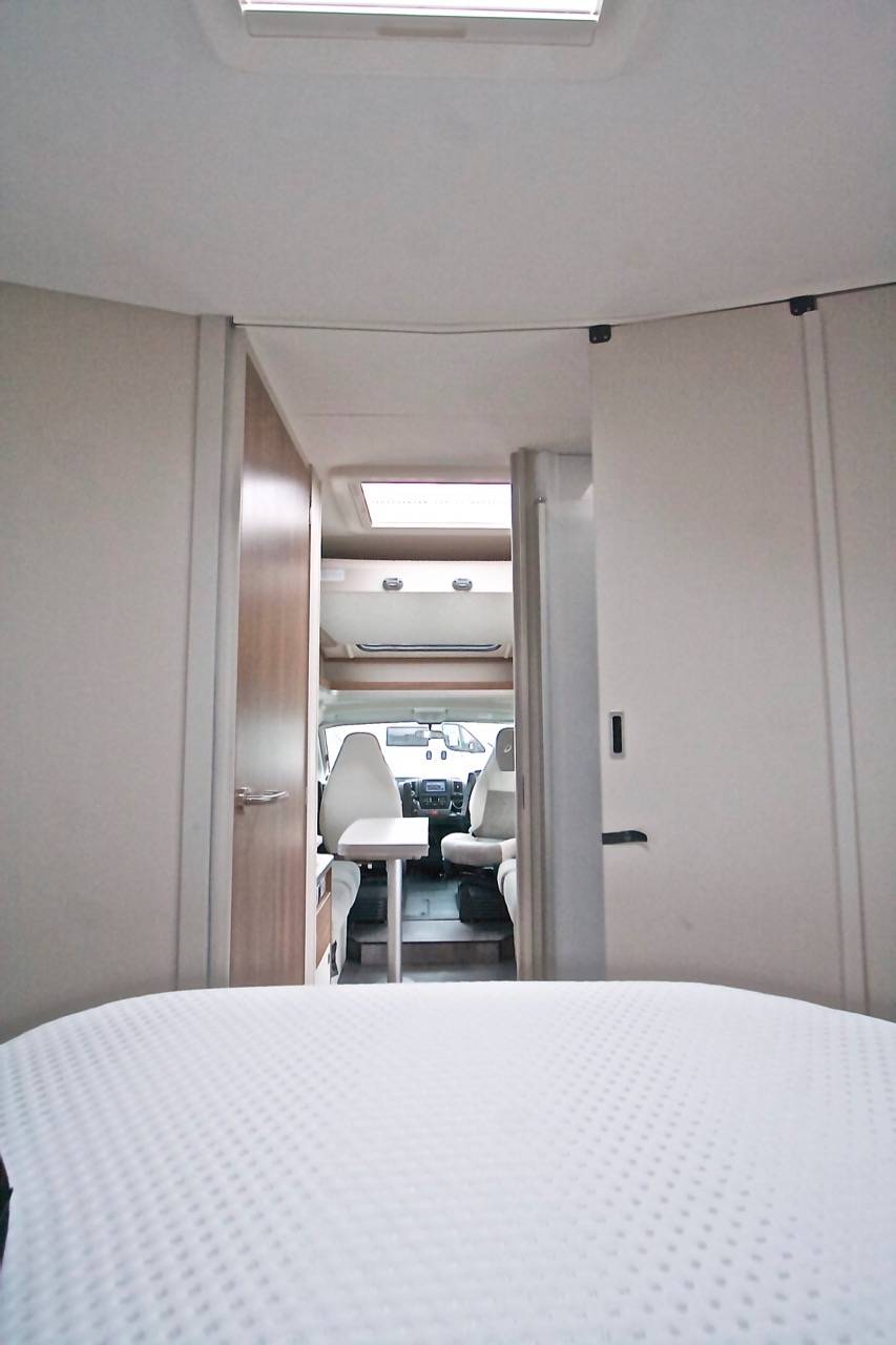 vend Camping-car profilé occasion, lit de milieu, récent, Dethleffs Trend T7057 DBL, à Roques proche de Toulouse (31)