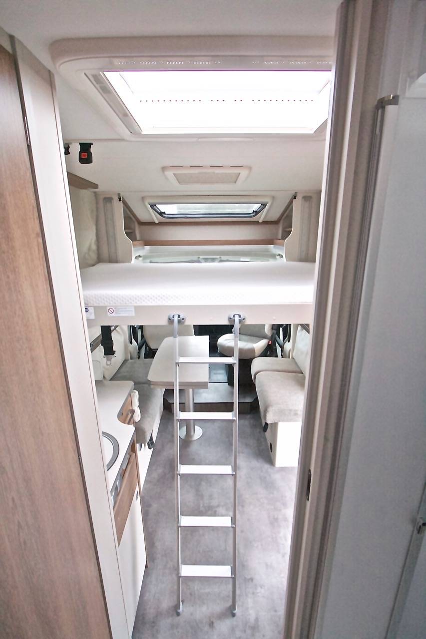 vend Camping-car profilé occasion, lit de milieu, récent, Dethleffs Trend T7057 DBL, à Roques proche de Toulouse (31)