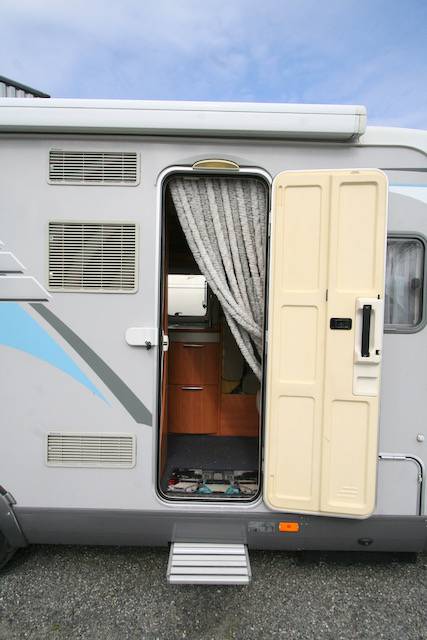 Camping-car profilé d'occasion, 4 places, lit à la française, Hymertramp 655 GT, à Roques proche de Toulouse (31)