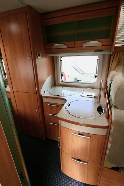 Vente Camping-car profilé d'occasion, 4 places, lit à la française, Hymertramp 655 GT, à Roques proche de Toulouse (31)