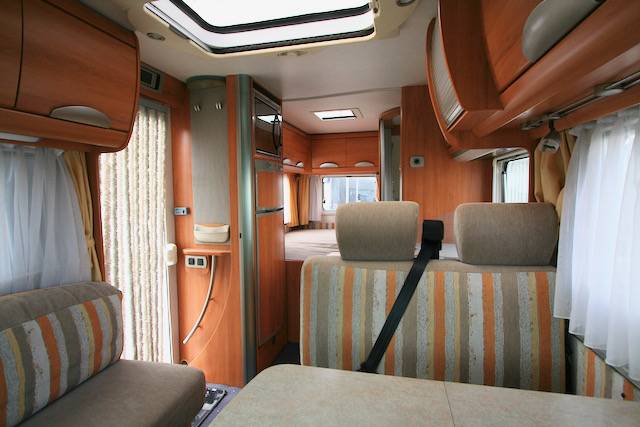 Vente Camping-car profilé d'occasion, 4 places, lit à la française, Hymertramp 655 GT, à Roques proche de Toulouse (31)