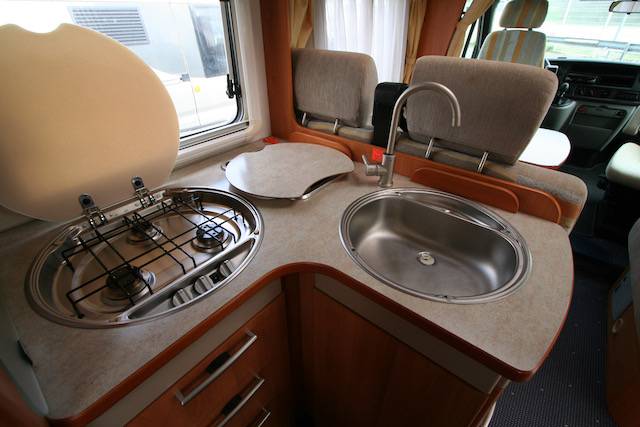 Vente Camping-car profilé d'occasion, 4 places, lit à la française, Hymertramp 655 GT, à Roques proche de Toulouse (31)