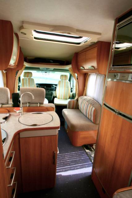 Achat Camping-car profilé d'occasion, 4 places, lit à la française, Hymertramp 655 GT, à Roques proche de Toulouse (31)