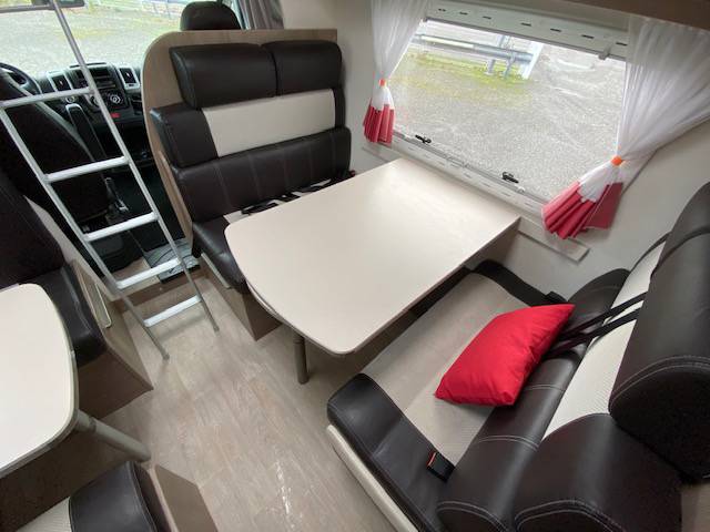 Camping-car capucine occasion, 7 places, 7 couchages, lits superposés, Challenger Genesis C 256, à Roques pirsche de Toulouse (31)