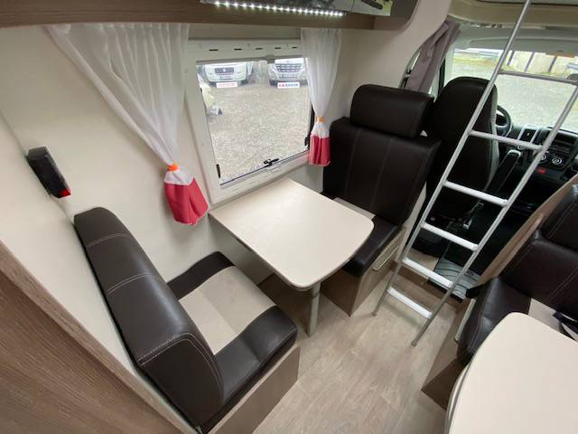 Vend Camping-car capucine occasion, 7 places, 7 couchages, lits superposés, Challenger Genesis C 256, à Roques pirsche de Toulouse (31)