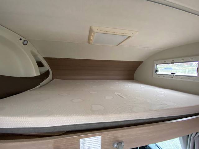 Vend Camping-car capucine occasion, 7 places, 7 couchages, lits superposés, Challenger Genesis C 256, à Roques pirsche de Toulouse (31)