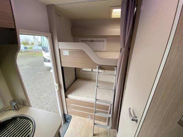 Camping-car capucine occasion, 7 places, 7 couchages, lits superposés, Challenger Genesis C 256, à Roques pirsche de Toulouse (31)