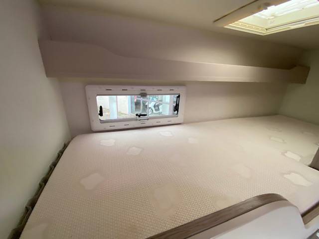 Achat Camping-car capucine occasion, 7 places, 7 couchages, lits superposés, Challenger Genesis C 256, à Roques pirsche de Toulouse (31)