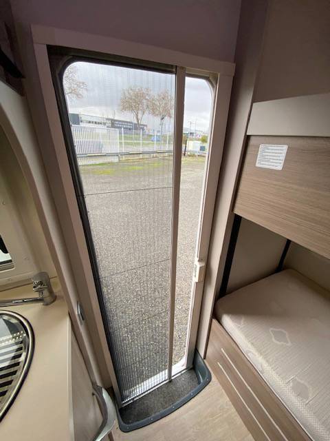 Vend Camping-car capucine occasion, 7 places, 7 couchages, lits superposés, Challenger Genesis C 256, à Roques pirsche de Toulouse (31)