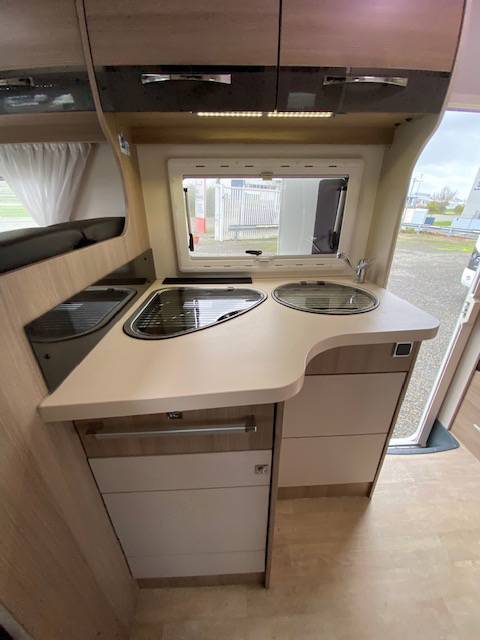 Camping-car capucine occasion, 7 places, 7 couchages, lits superposés, Challenger Genesis C 256, à Roques pirsche de Toulouse (31)