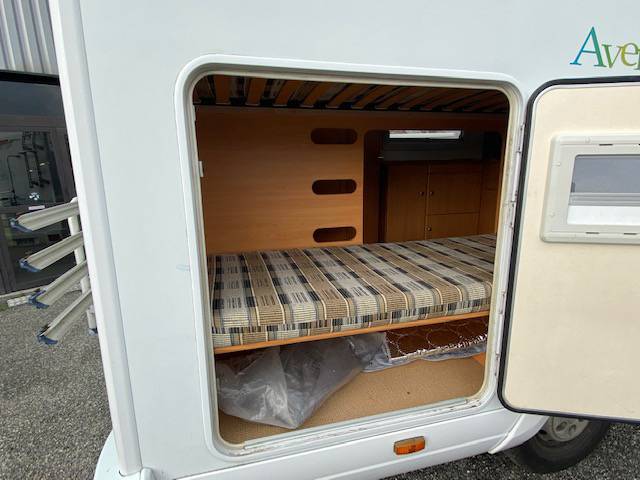 Achat Camping-car capucine occasion, 4 places, lits superposés, pas cher, Pilote Aventura A 650, à Roques proche de Toulouse (31)