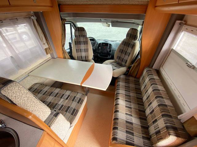 Vente Camping-car capucine occasion, 4 places, lits superposés, pas cher, Pilote Aventura A 650, à Roques proche de Toulouse (31)