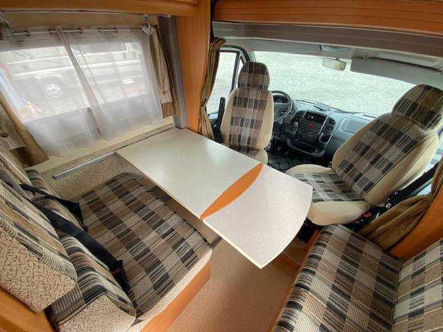 Camping-car capucine occasion, 4 places, lits superposés, pas cher, Pilote Aventura A 650, à Roques proche de Toulouse (31)