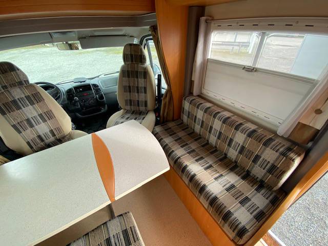 Vente Camping-car capucine occasion, 4 places, lits superposés, pas cher, Pilote Aventura A 650, à Roques proche de Toulouse (31)