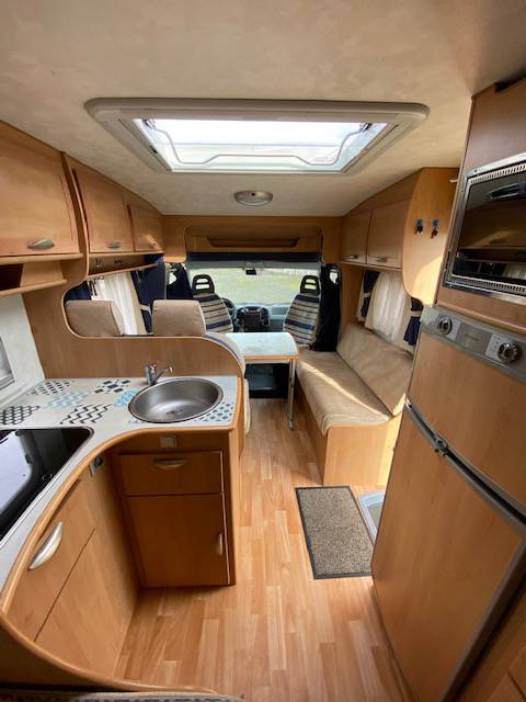 Un camping-car profilé de moins de 7 m, lit à la française, le Mc Louis Glen 363, à Roques proche de Toulouse