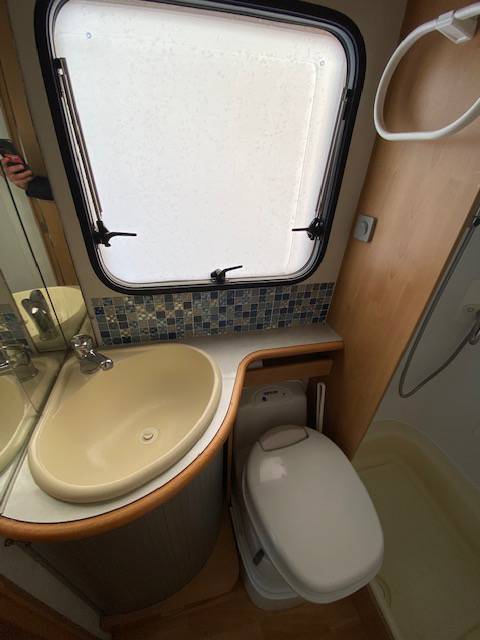 Achat Un camping-car profilé de moins de 7 m, lit à la française, le Mc Louis Glen 363, à Roques proche de Toulouse