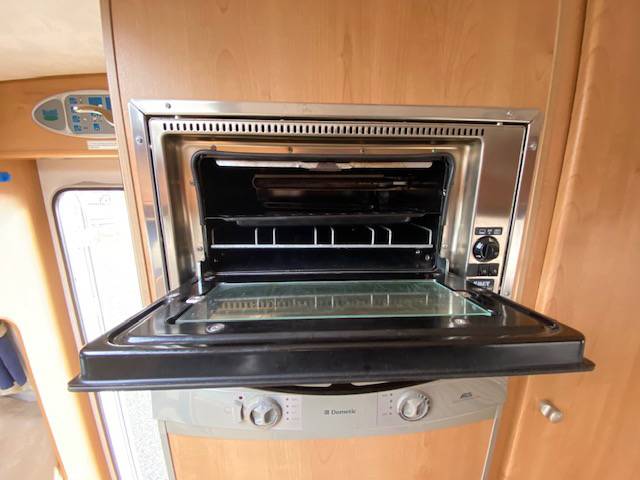 Achat Un camping-car profilé de moins de 7 m, lit à la française, le Mc Louis Glen 363, à Roques proche de Toulouse