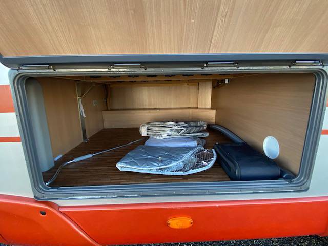 Achat Camping-car profilé d’occasion allemand, lit à la française, lit de pavillon, moins de 7 mètres, Bürstner Quadro IT 664, à Roques, proche de Toulouse 31
