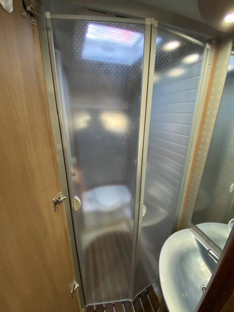 Achat Camping-car profilé d’occasion allemand, lit à la française, lit de pavillon, moins de 7 mètres, Bürstner Quadro IT 664, à Roques, proche de Toulouse 31