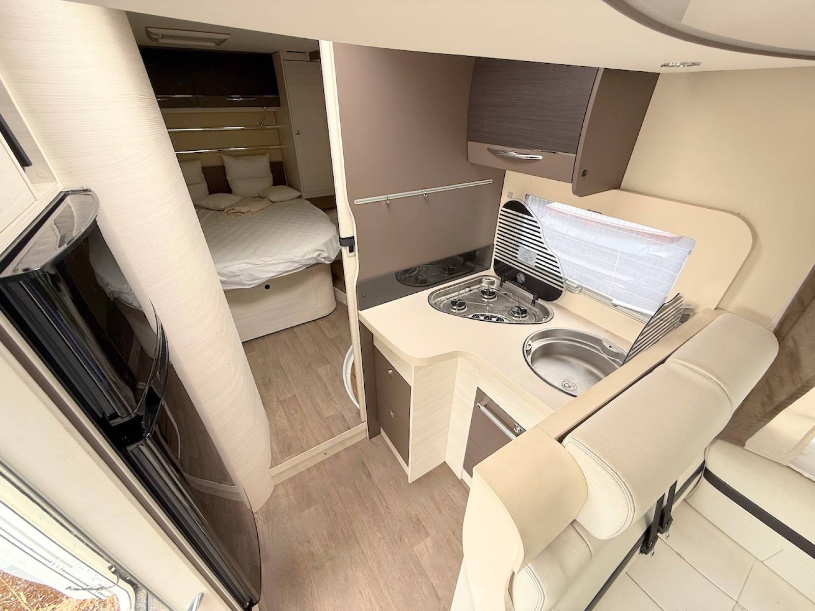 Achat Camping-car occasion profilé, lit central, lit de pavillon, peu de km, Challenger Mageo 398 EB, à Roques, proche de Toulouse (31)