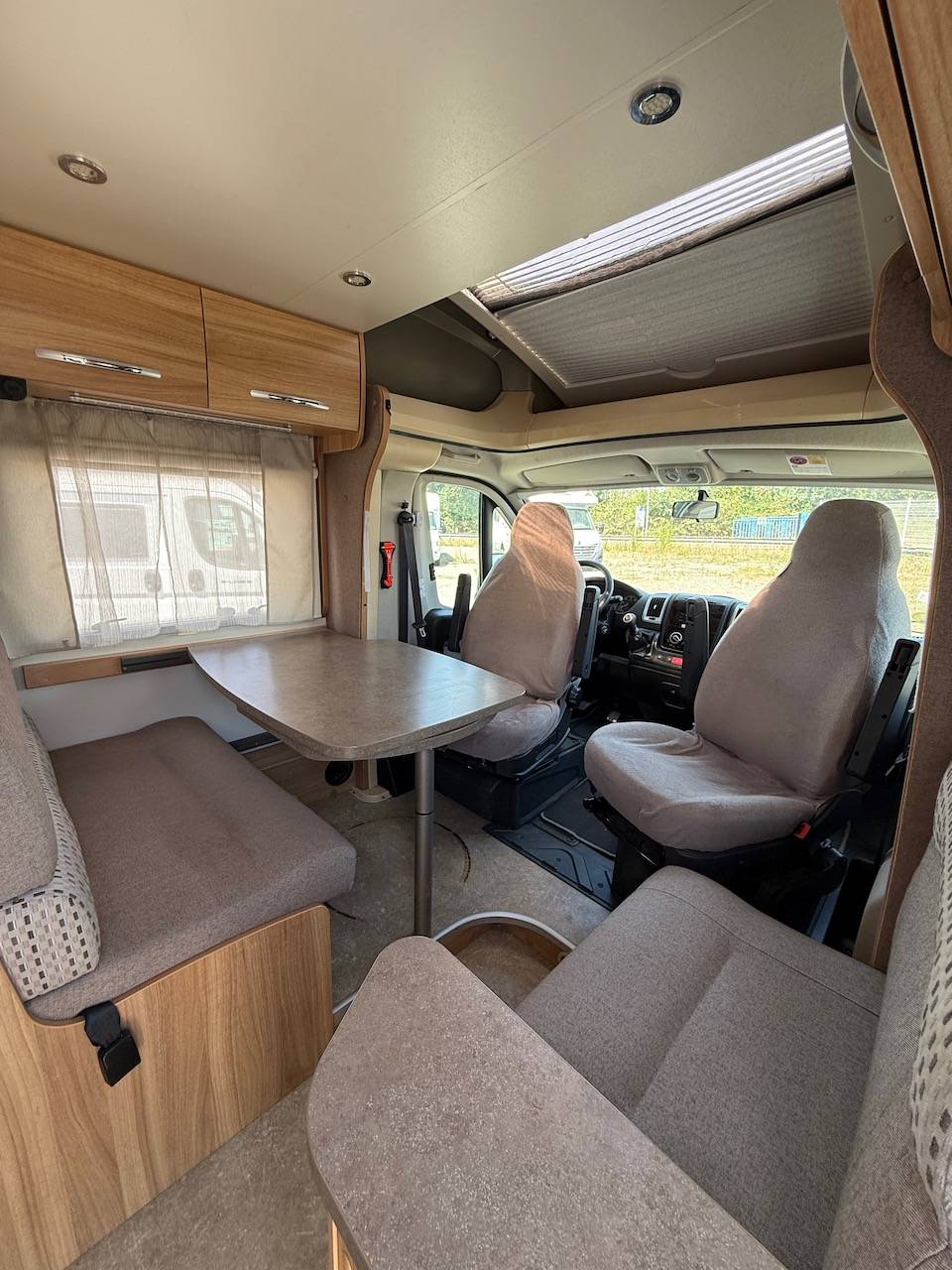 Vente Camping-car profilé occasion, lit central, lit de pavillon, 4 places cartes grise; Chausson Flash 49 EB, à Roques proche de Toulouse (31)