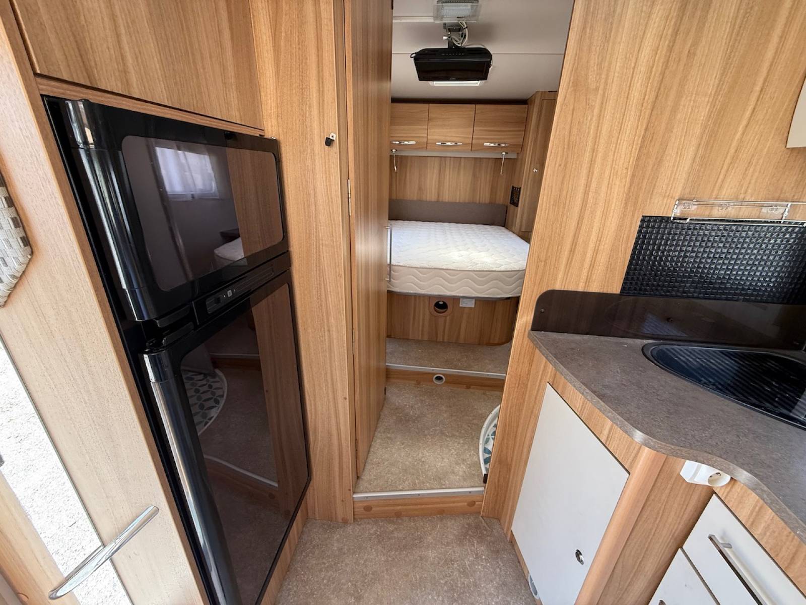 Vente Camping-car profilé occasion, lit central, lit de pavillon, 4 places cartes grise; Chausson Flash 49 EB, à Roques proche de Toulouse (31) Achat