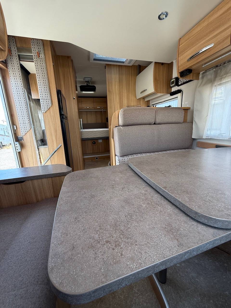 Vente Camping-car profilé occasion, lit central, lit de pavillon, 4 places cartes grise; Chausson Flash 49 EB, à Roques proche de Toulouse (31)