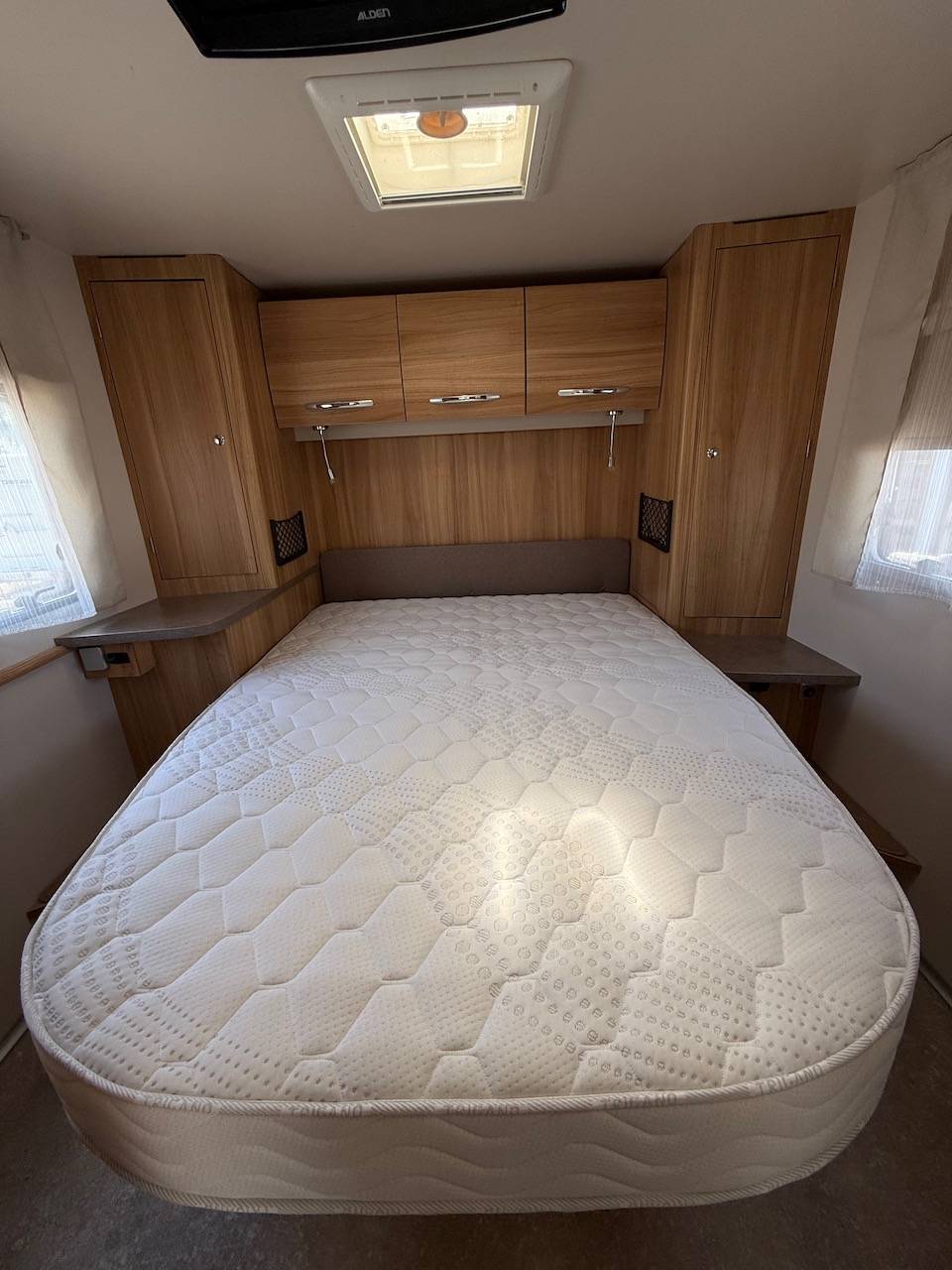 Camping-car profilé occasion, lit central, lit de pavillon, 4 places cartes grise; Chausson Flash 49 EB, à Roques proche de Toulouse (31)