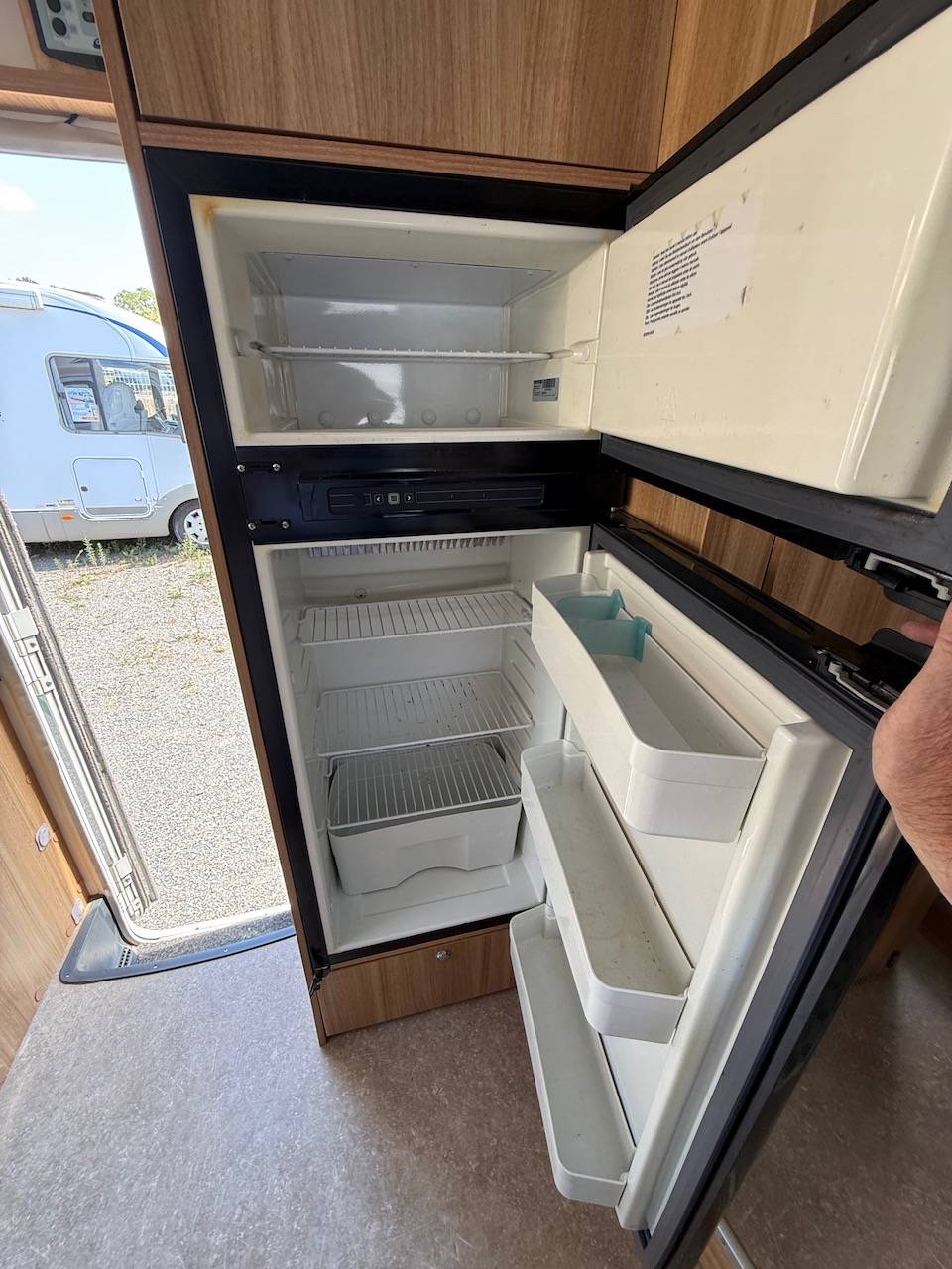 Camping-car profilé occasion, lit central, lit de pavillon, 4 places cartes grise; Chausson Flash 49 EB, à Roques proche de Toulouse (31)