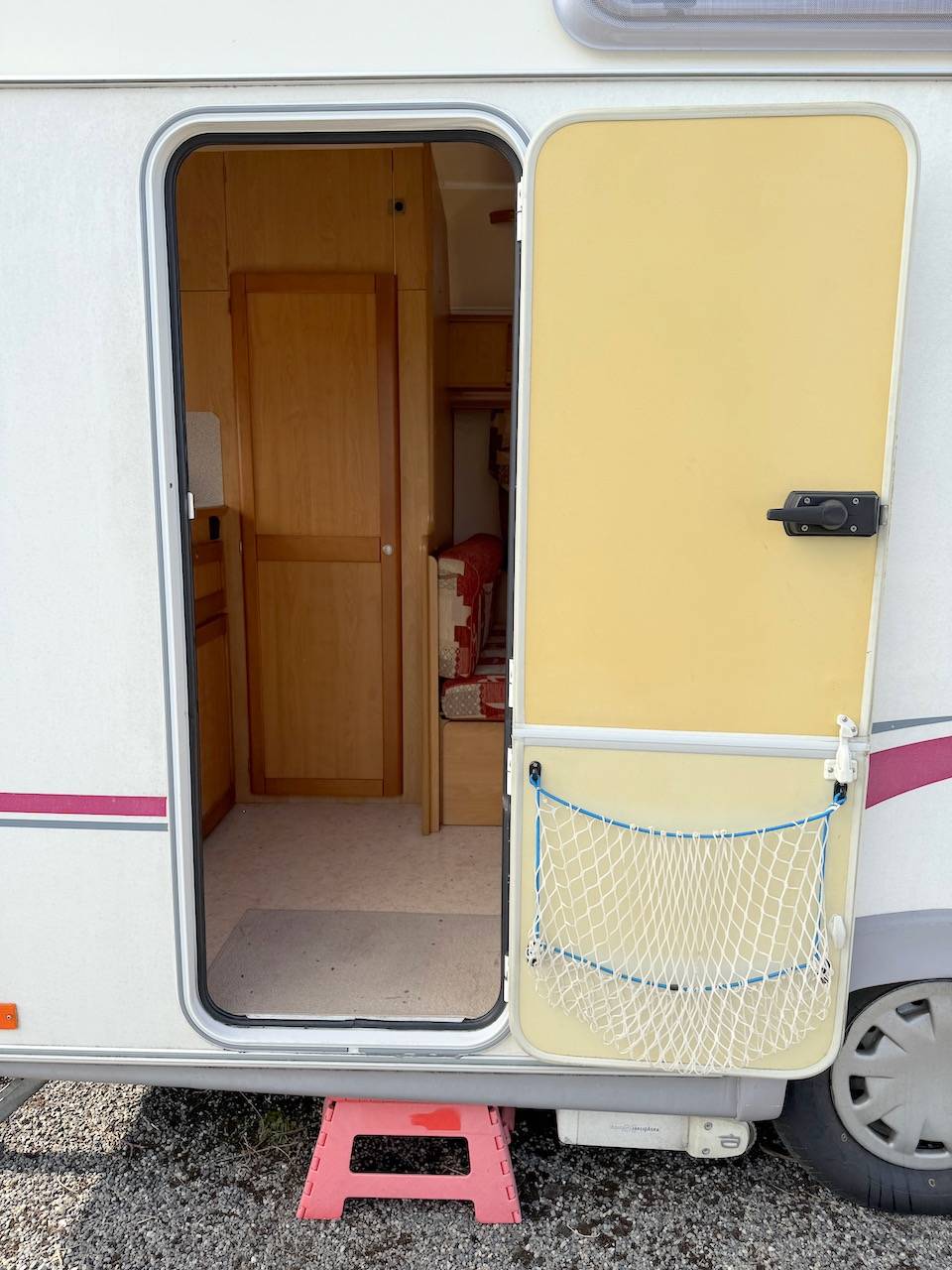 Caravane surbaissée occasion, 4 couchages, La Mancelle LM 420, à Roques proche de Toulouse (31)