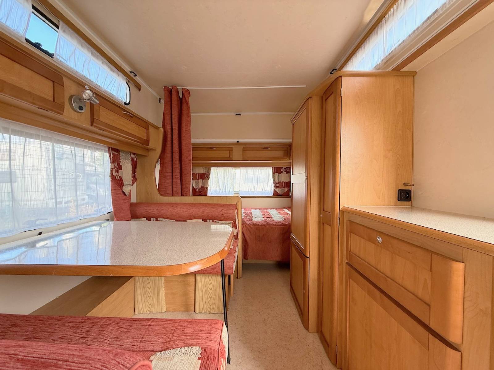 Caravane surbaissée occasion, 4 couchages, La Mancelle LM 420, à Roques proche de Toulouse (31)