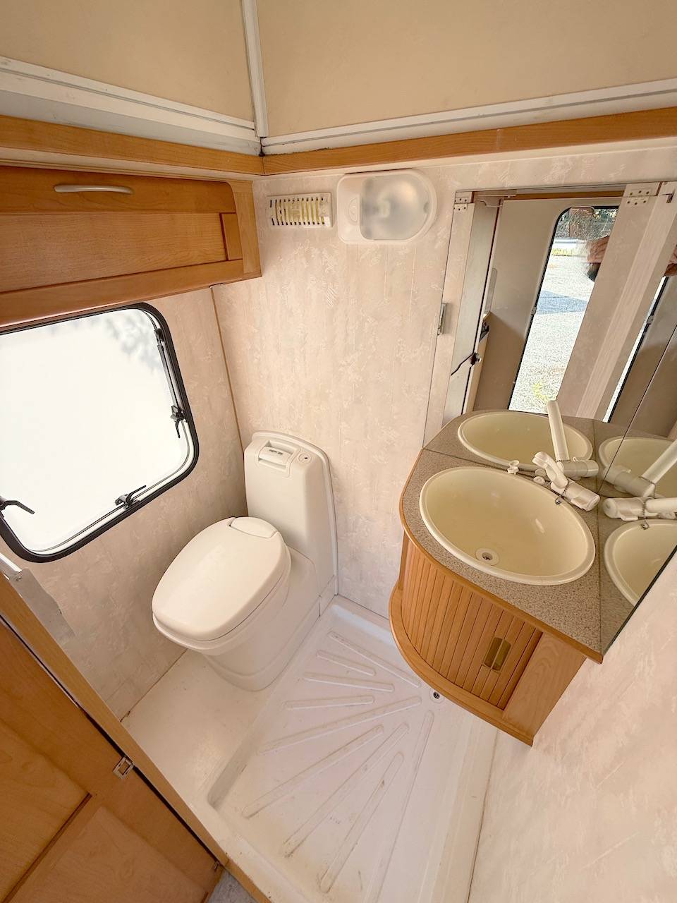 Vente Caravane surbaissée occasion, 4 couchages, La Mancelle LM 420, à Roques proche de Toulouse (31)