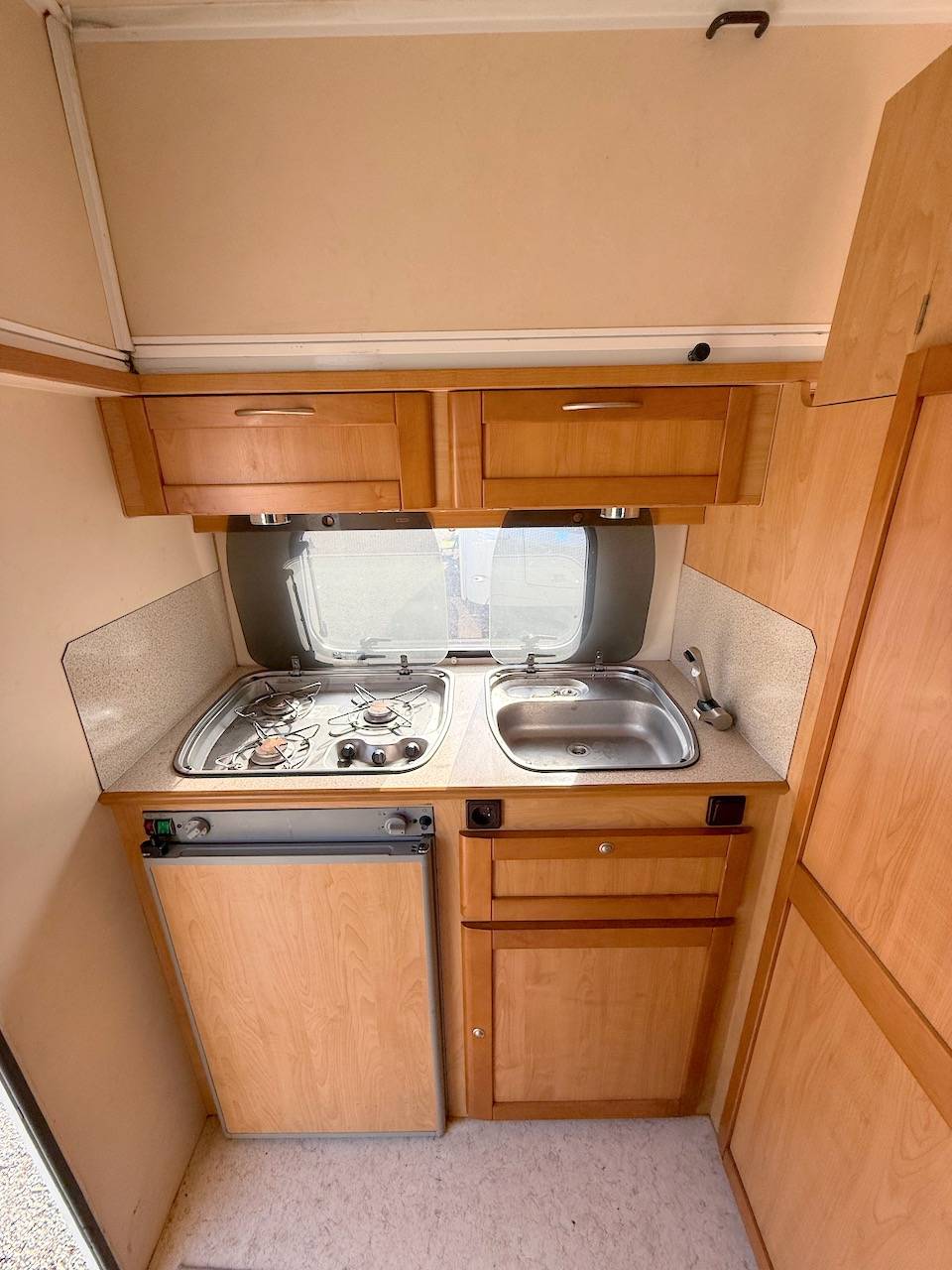 Vente Caravane surbaissée occasion, 4 couchages, La Mancelle LM 420, à Roques proche de Toulouse (31)