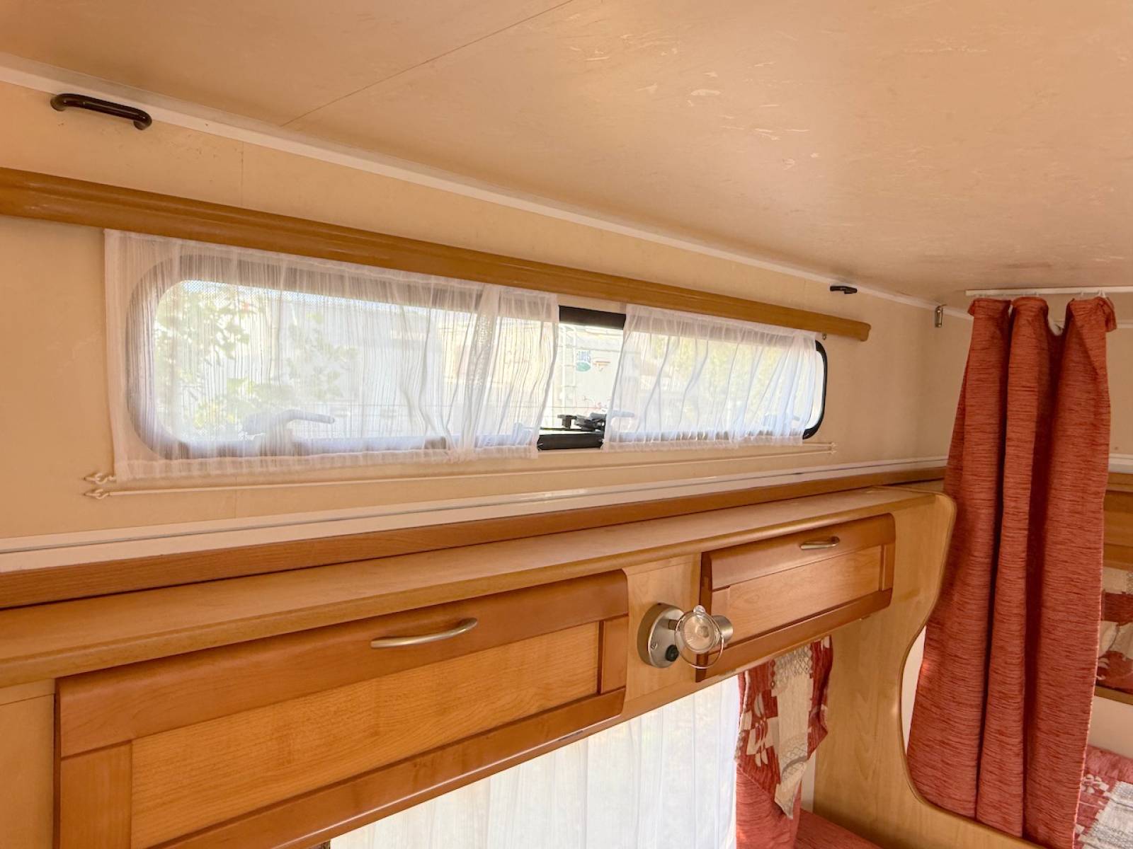 Caravane surbaissée occasion, 4 couchages, La Mancelle LM 420, à Roques proche de Toulouse (31)