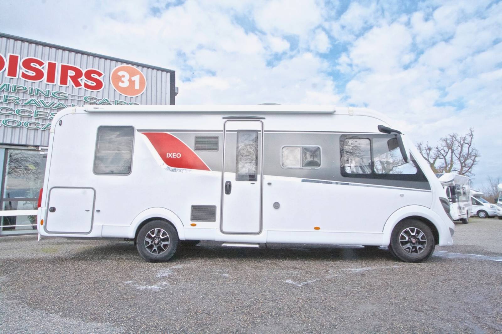 Vente Camping-car intégral occasion salon face à face, 150 cv, Bürstner Ixeo 736, à Roques près Toulouse (31)
