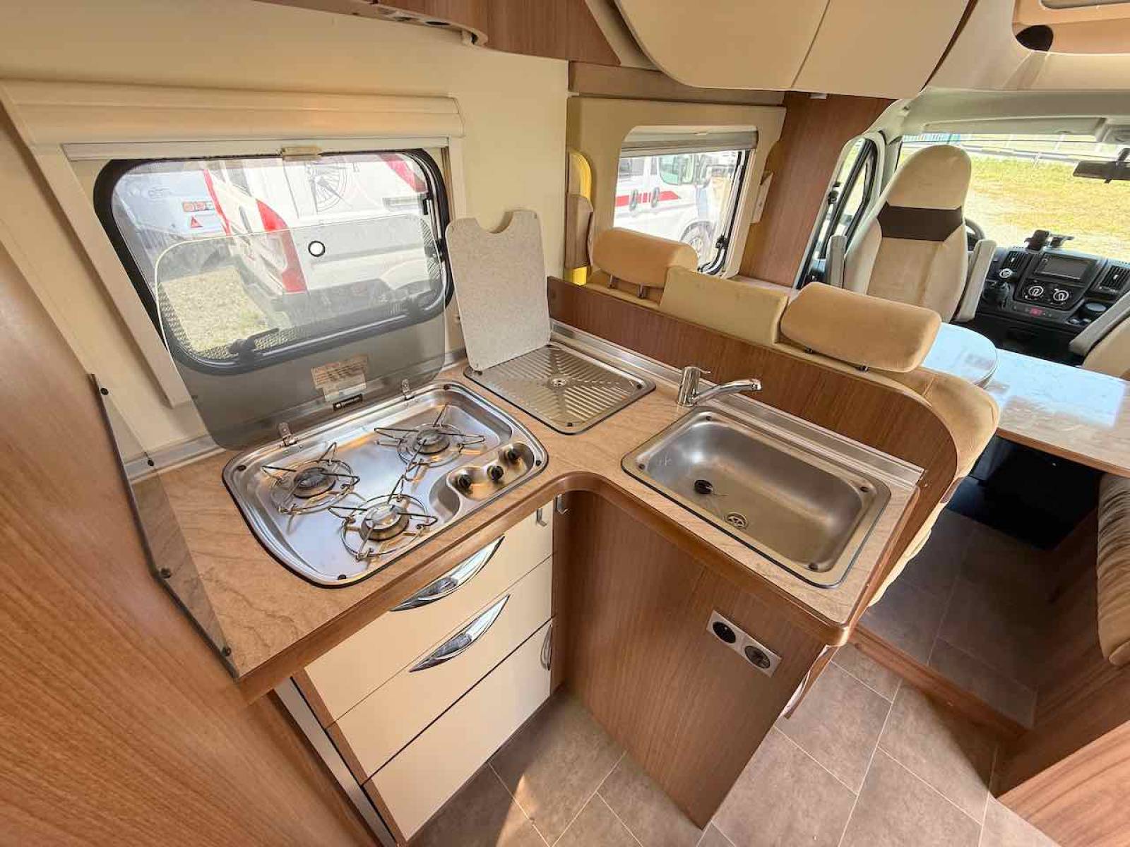 Camping-car profilé occasion, lit de milieu et de pavillon, Bürstner Ixeo IT 724 Plus, à Roques près de Toulouse (31)