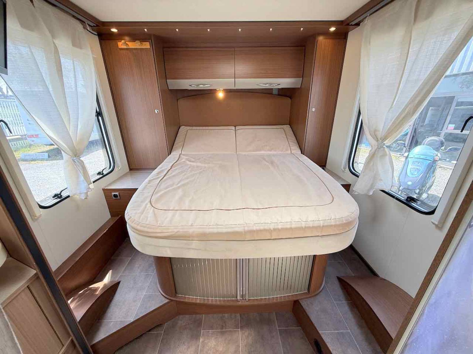 Camping-car profilé occasion, lit de milieu et de pavillon, Bürstner Ixeo IT 724 Plus, à Roques près de Toulouse (31)