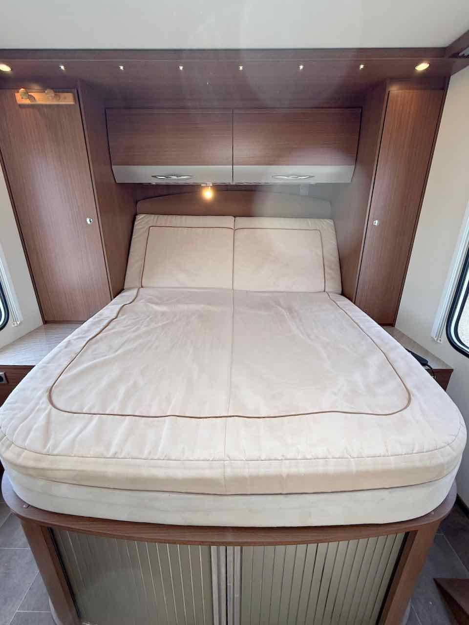 Vend Camping-car profilé occasion, lit de milieu et de pavillon, Bürstner Ixeo IT 724 Plus, à Roques près de Toulouse (31)