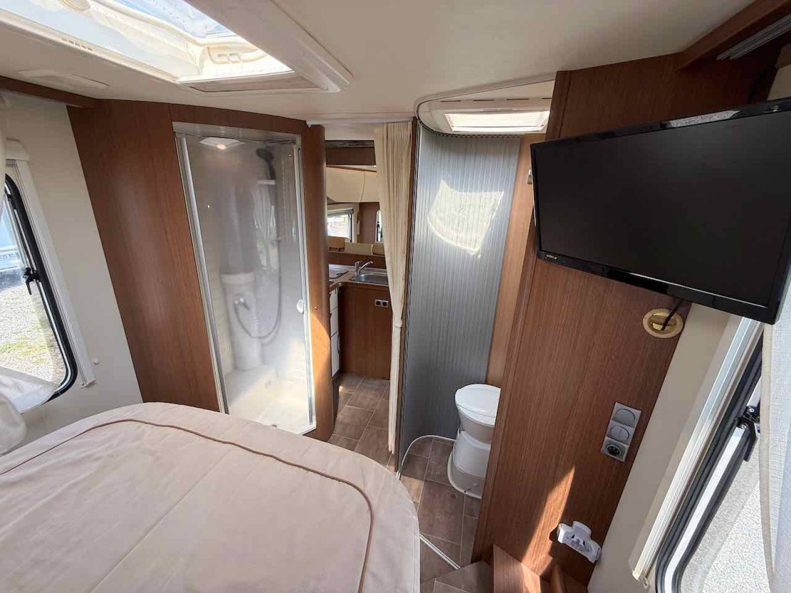 Camping-car profilé occasion, lit de milieu et de pavillon, Bürstner Ixeo IT 724 Plus, à Roques près de Toulouse (31)