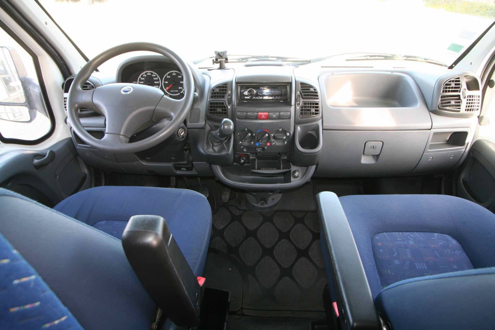 Camping-car capucine occasion, 4 couchages, moins de 6 m, Joint E33, à Roques, proche de Toulouse (31)