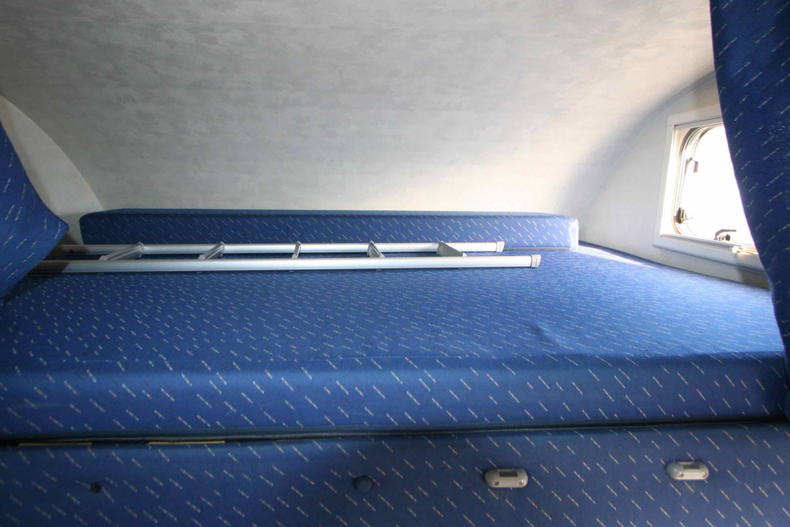 Vend Camping-car capucine occasion, 4 couchages, moins de 6 m, Joint E33, à Roques, proche de Toulouse (31)