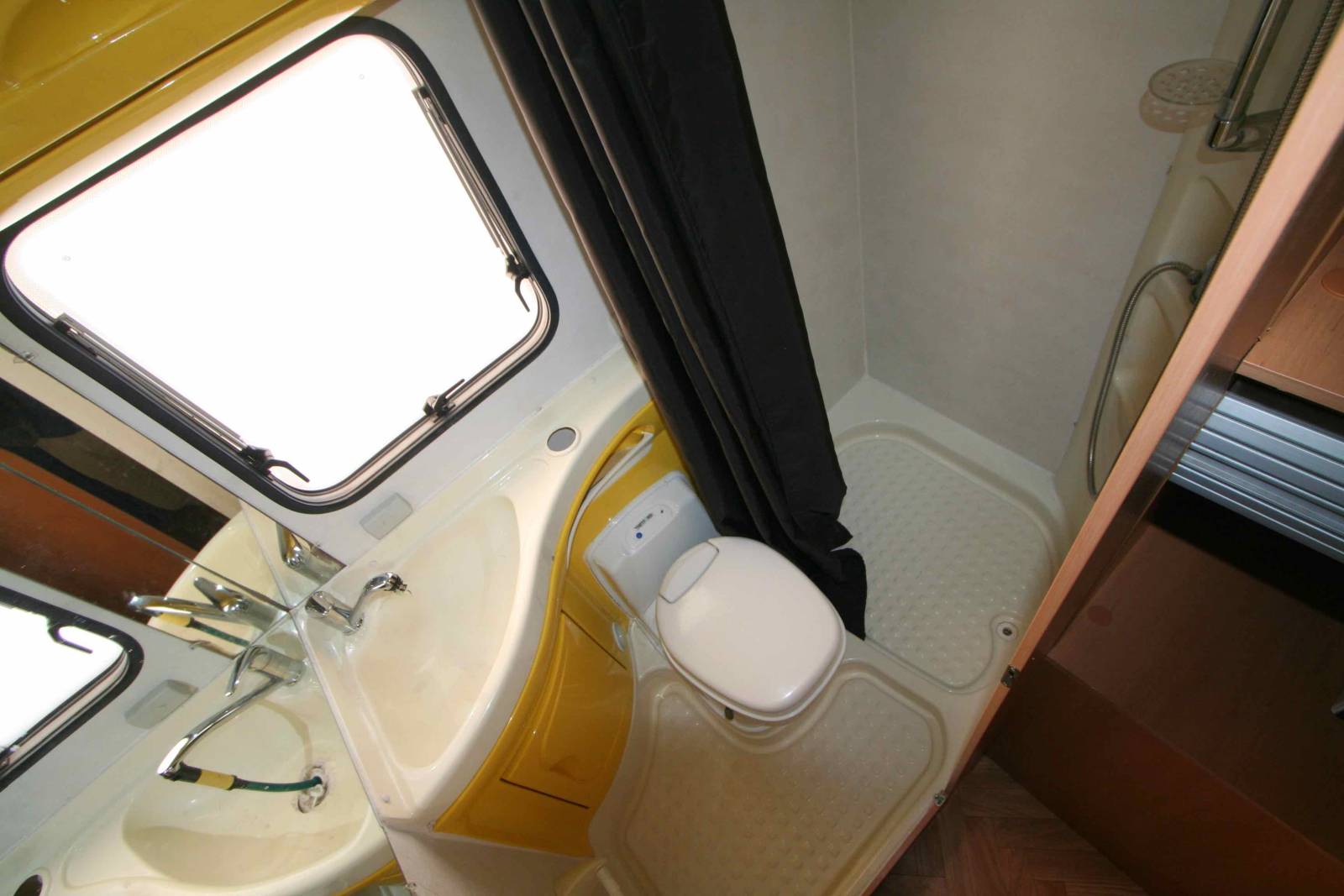 Achat Camping-car capucine occasion, 4 couchages, moins de 6 m, Joint E33, à Roques, proche de Toulouse (31)