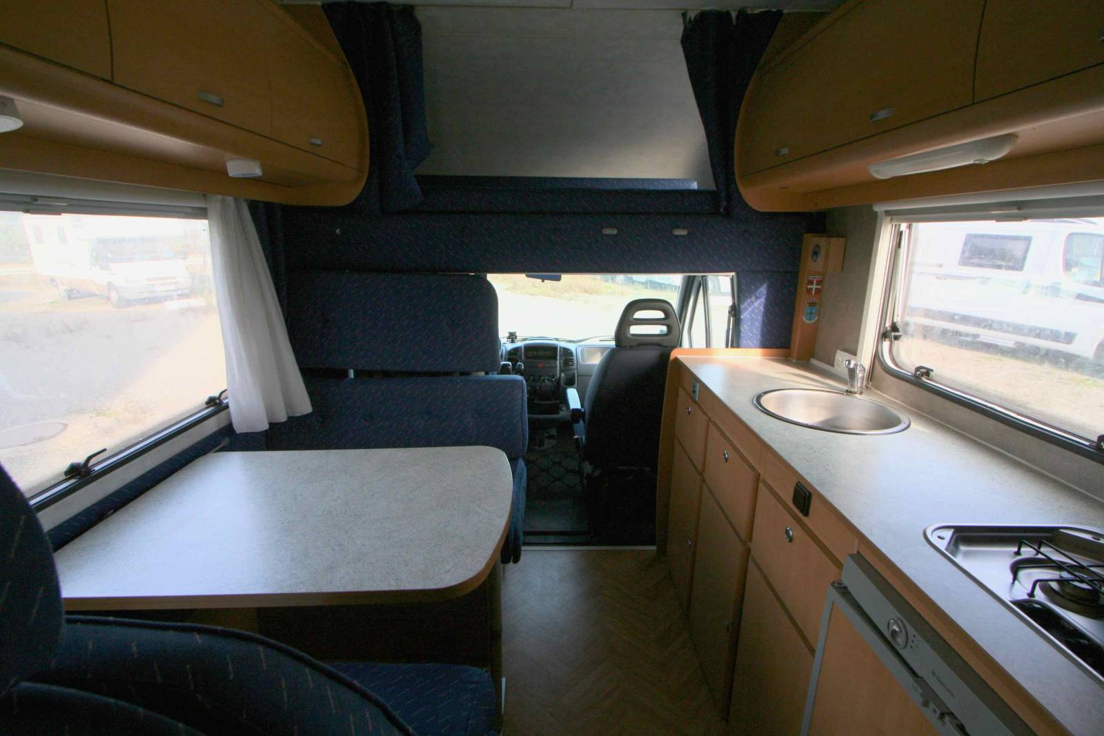 Vacances et Loisirs, spécialiste du camping-car d’occasion en Haute-Garonne, propose à la vente un camping-car capucine occasion, 4 couchages, moins de 6 m, Joint E33, à Roques, proche de Toulouse (31)