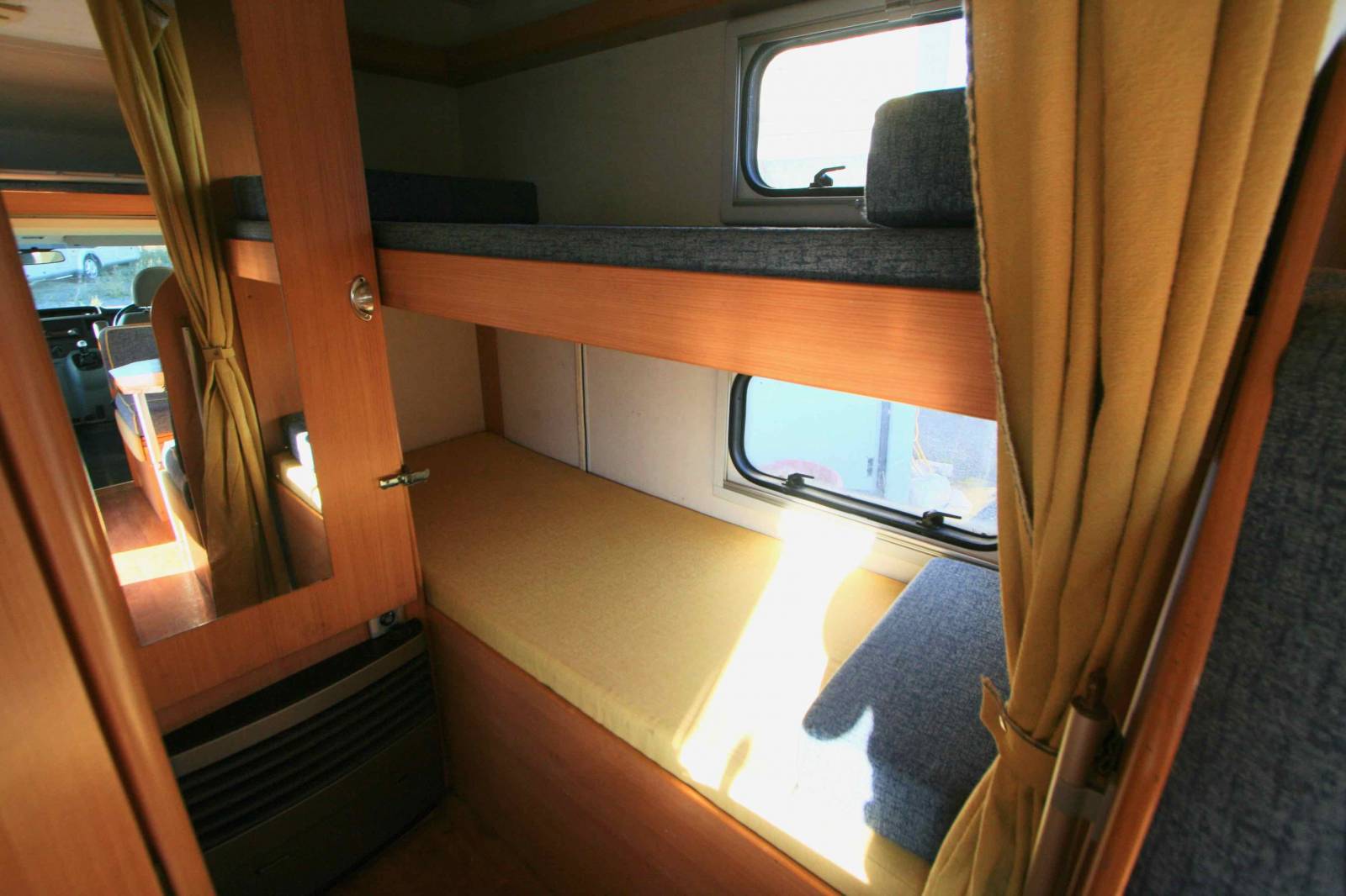 vend Camping-car capucine occasion, 6 places, 6 couchages, Rimor Katamarano 1, à Roques, près Toulouse 31